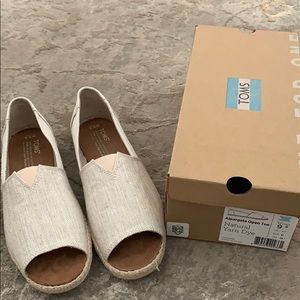 Toms alpargata open toe shoe